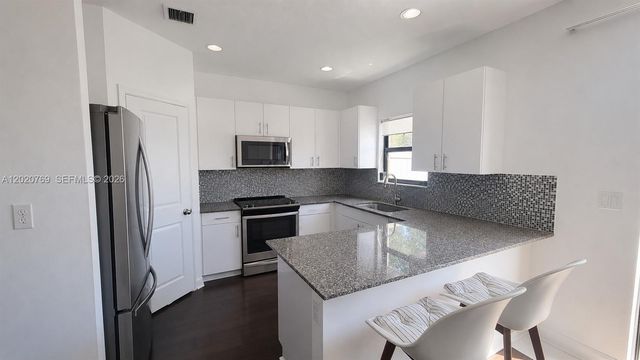 438 NE 194th Ter 438, Miami, FL 33179