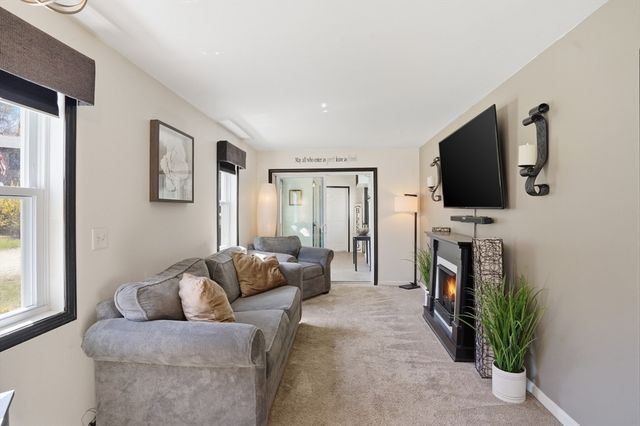 299 Clarke Road Ext, Sturbridge, MA 01518