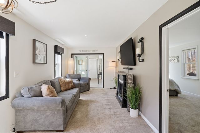 299 Clarke Road Ext, Sturbridge, MA 01518