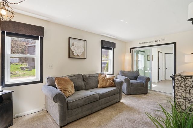 299 Clarke Road Ext, Sturbridge, MA 01518
