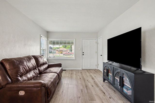 1904 Milburn Boulevard, Mishawaka, IN 46544