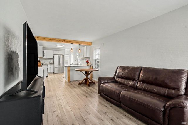 1904 Milburn Boulevard, Mishawaka, IN 46544