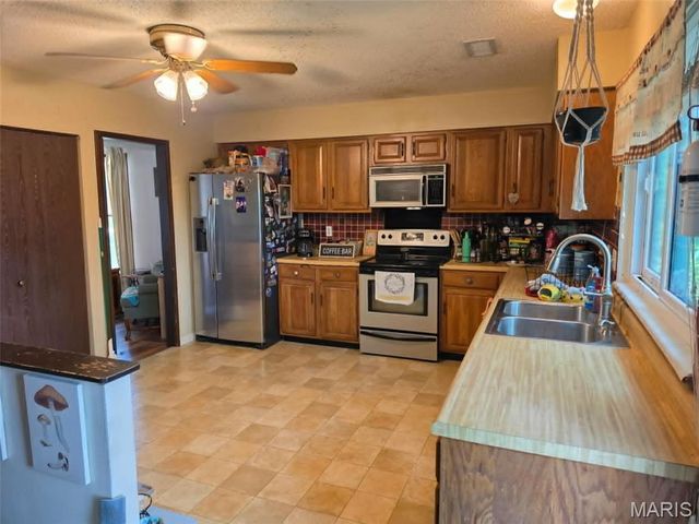 850 Fort Henry Road, Belleville, IL 62221