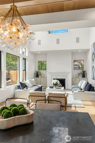 142 160th Avenue SE, Bellevue, WA 98008