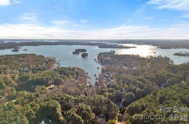 254 Bay Harbour Road, Mooresville, NC 28117