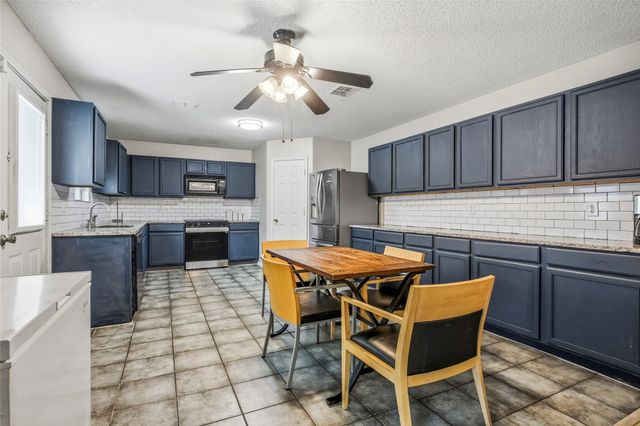 1856 Lariat Drive, Fort Worth, TX 76247