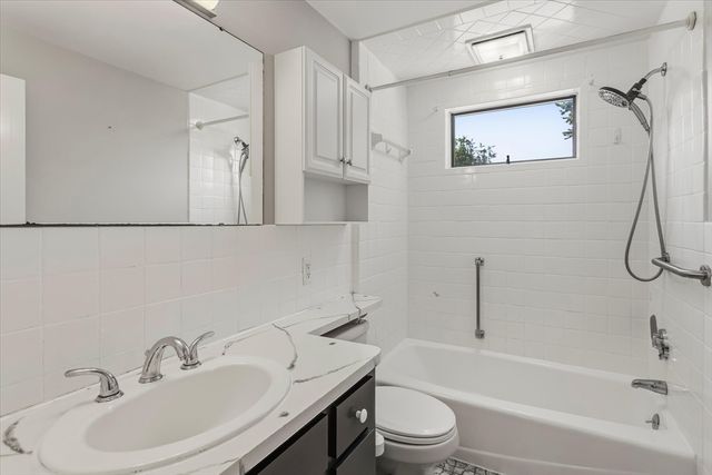 452 Quarry St 452, Quincy, MA 02169
