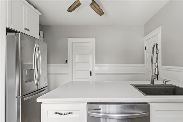 452 Quarry St 452, Quincy, MA 02169