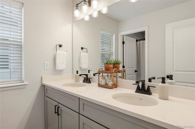 7140 S Vandriver Way, Aurora, CO 80016