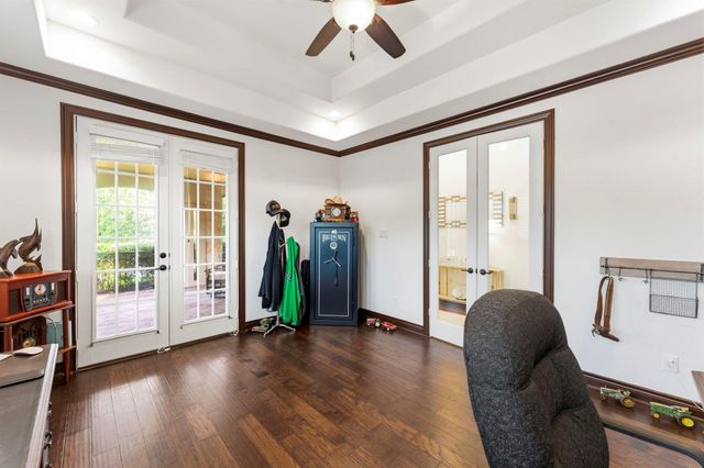 902 Holly Chapple Drive, Conroe, TX 77384
