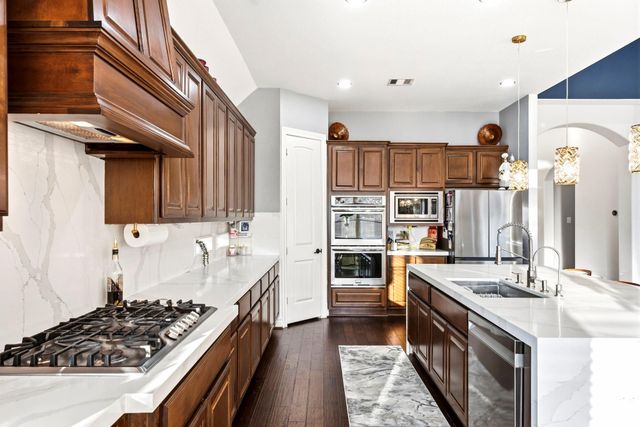 902 Holly Chapple Drive, Conroe, TX 77384