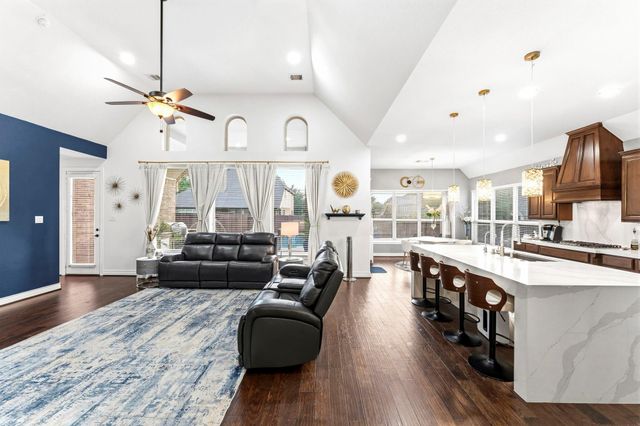 902 Holly Chapple Drive, Conroe, TX 77384