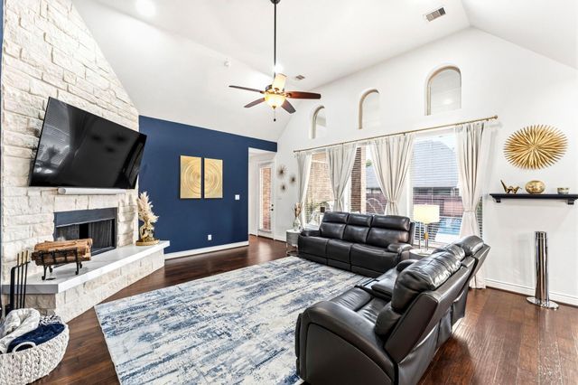902 Holly Chapple Drive, Conroe, TX 77384