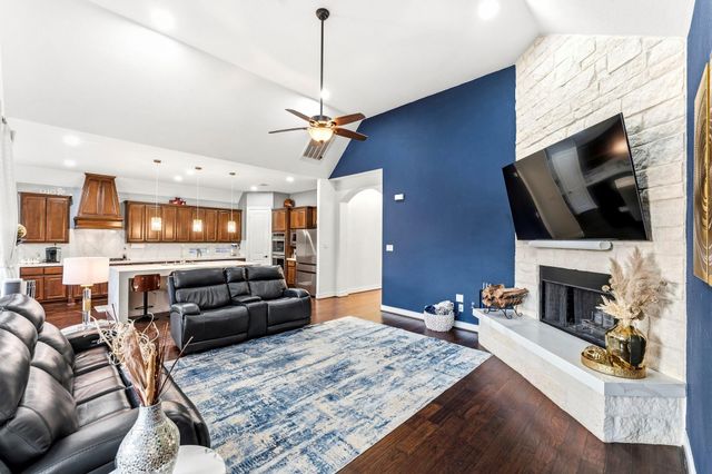 902 Holly Chapple Drive, Conroe, TX 77384