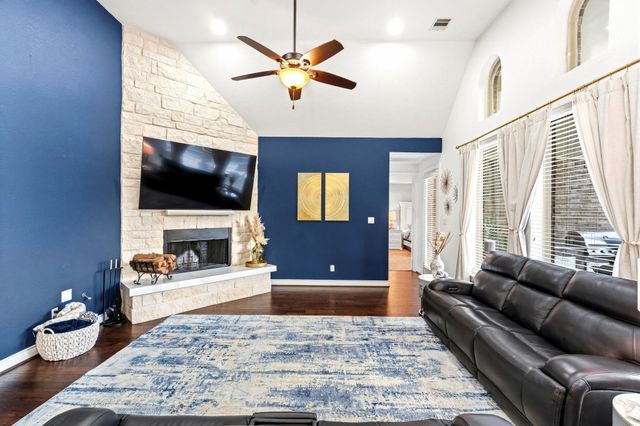 902 Holly Chapple Drive, Conroe, TX 77384
