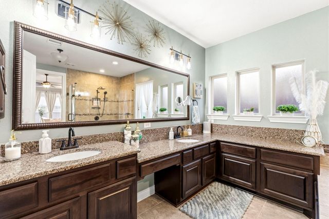 902 Holly Chapple Drive, Conroe, TX 77384