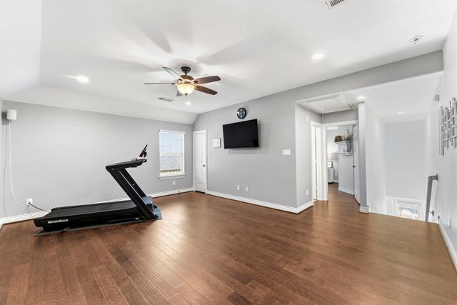 902 Holly Chapple Drive, Conroe, TX 77384