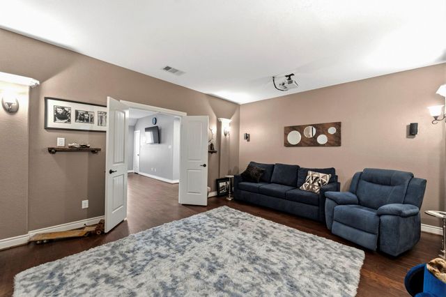 902 Holly Chapple Drive, Conroe, TX 77384