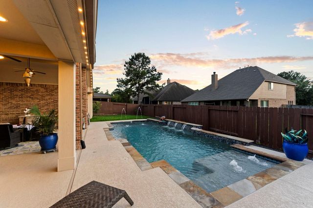 902 Holly Chapple Drive, Conroe, TX 77384