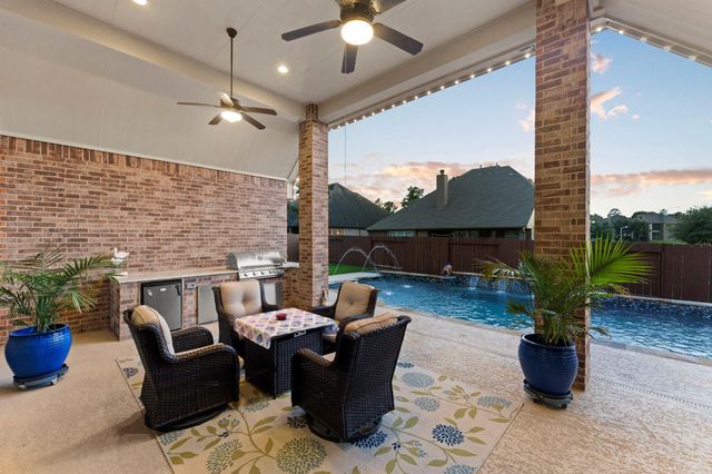 902 Holly Chapple Drive, Conroe, TX 77384
