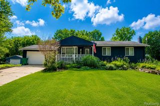 12320 N Holly Road, Holly, MI 48442
