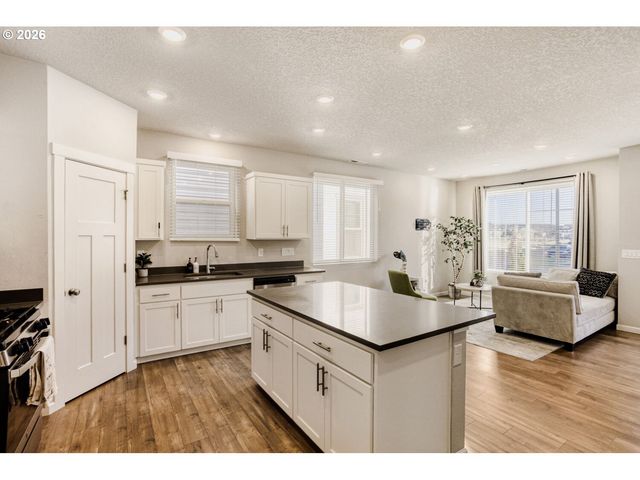 8465 Se CRABAPPLE St, Hillsboro, OR 97123