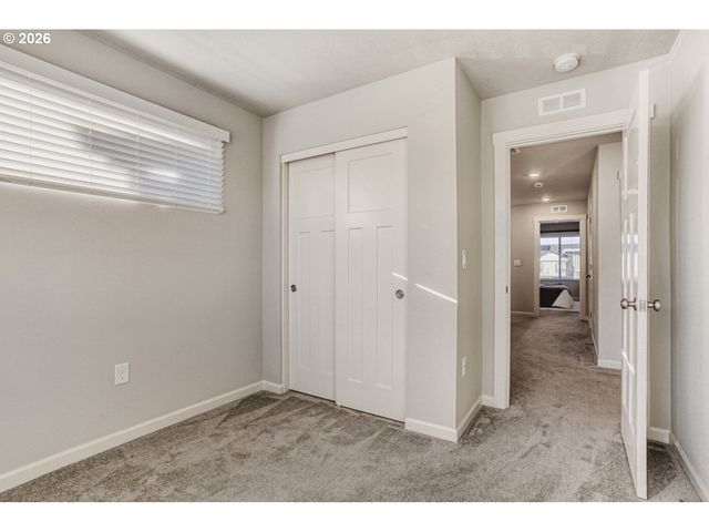 8465 Se CRABAPPLE St, Hillsboro, OR 97123