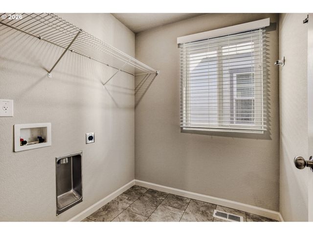 8465 Se CRABAPPLE St, Hillsboro, OR 97123