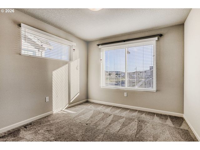 8465 Se CRABAPPLE St, Hillsboro, OR 97123