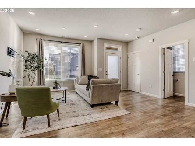 8465 Se CRABAPPLE St, Hillsboro, OR 97123