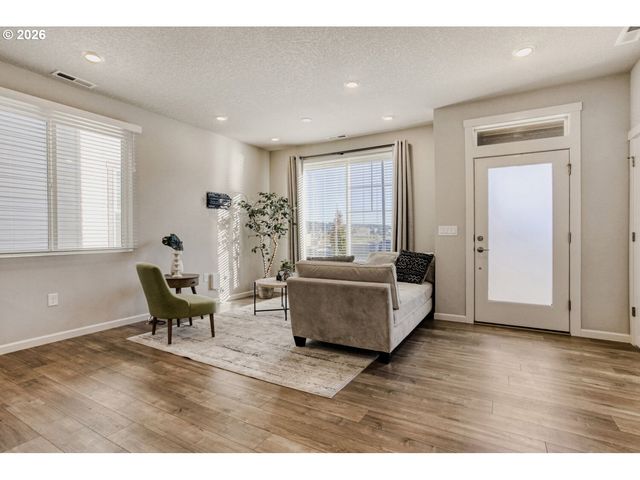 8465 Se CRABAPPLE St, Hillsboro, OR 97123