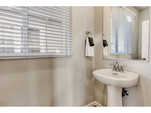 8465 Se CRABAPPLE St, Hillsboro, OR 97123