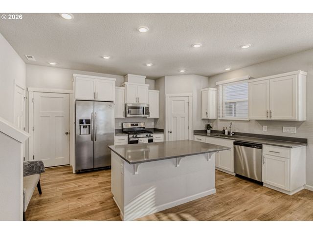 8465 Se CRABAPPLE St, Hillsboro, OR 97123