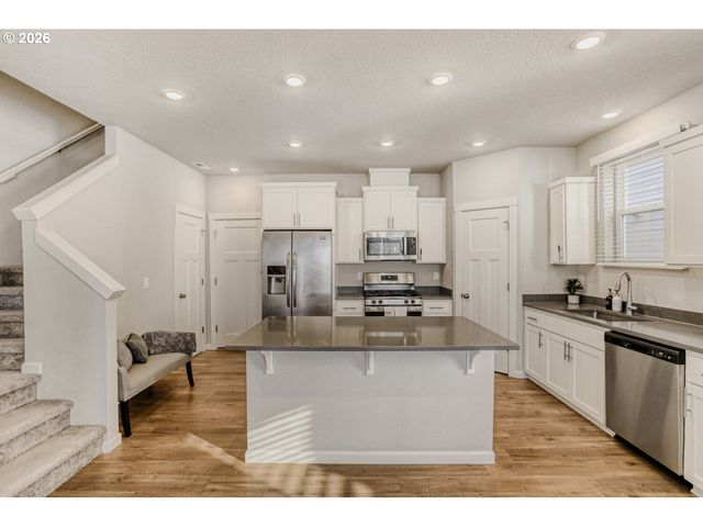 8465 Se CRABAPPLE St, Hillsboro, OR 97123