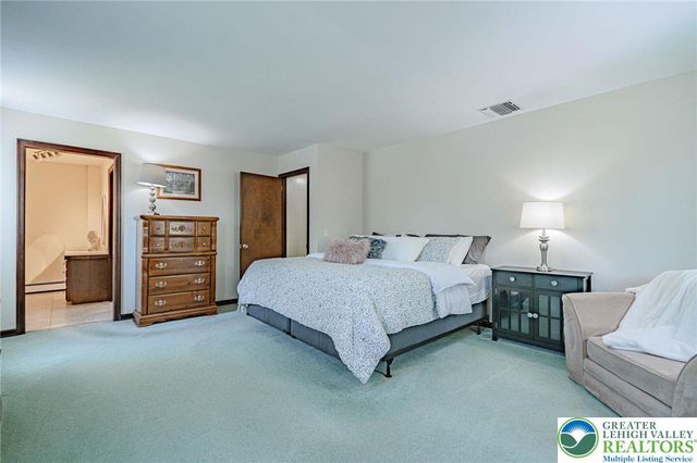 3857 Friedens Road, Slatington Boro, PA 18080