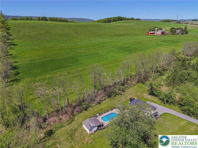 3857 Friedens Road, Slatington Boro, PA 18080