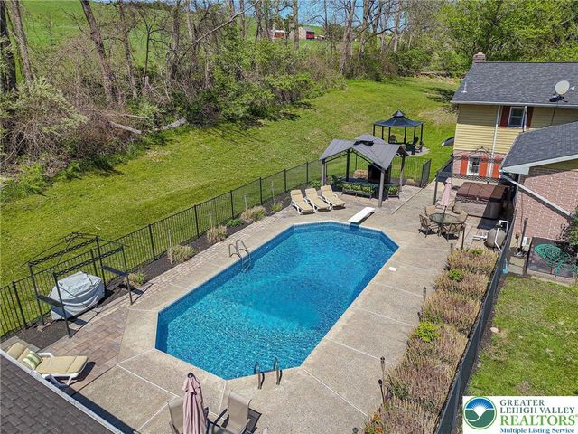 3857 Friedens Road, Slatington Boro, PA 18080
