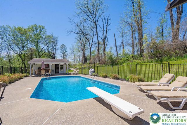 3857 Friedens Road, Slatington Boro, PA 18080
