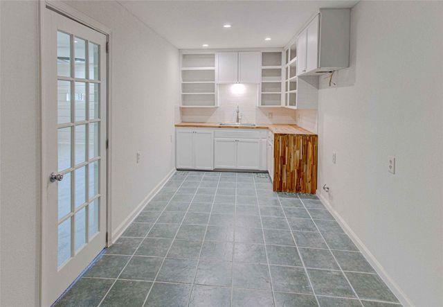 110 W Saint Johns Ave, Austin, TX 78752