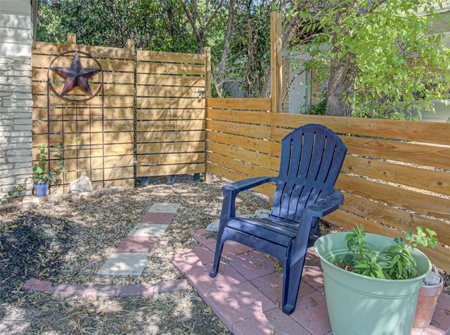 110 W Saint Johns Ave, Austin, TX 78752