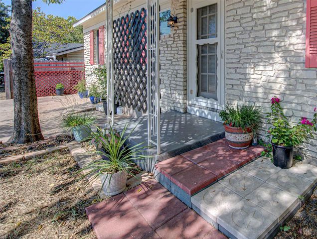 110 W Saint Johns Ave, Austin, TX 78752