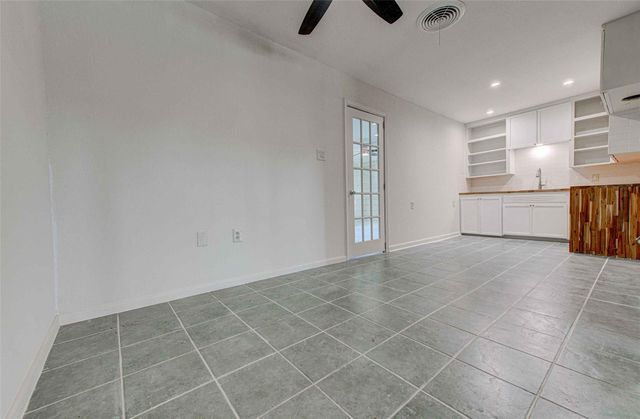 110 W Saint Johns Ave, Austin, TX 78752