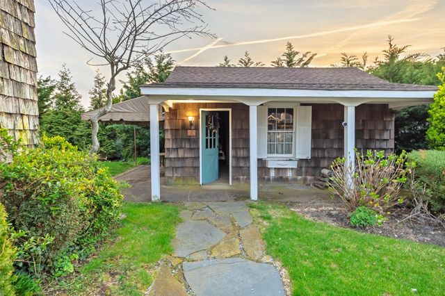 45 Edgewater Avenue, Massapequa, NY 11758