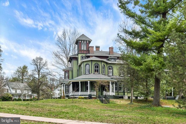 2101 BELLEVUE RD, Harrisburg, PA 17104