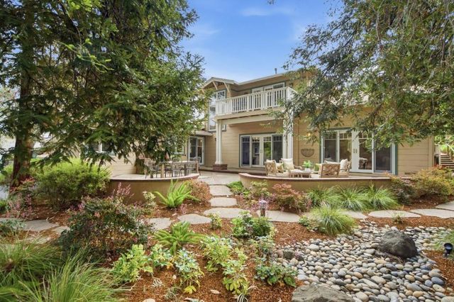 2136 Clayton Drive, Menlo Park, CA 94025