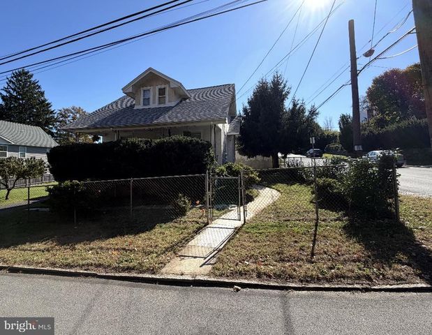 11 ELMWOOD AVE, Bala Cynwyd, PA 19004