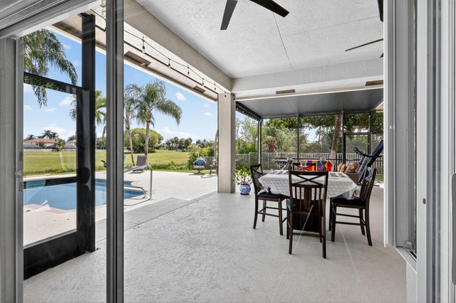 5609 Lake Shore Village Circle, Lake Worth, FL 33463