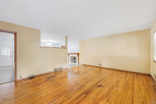 12805 E 40th Terrace S, Independence, MO 64055