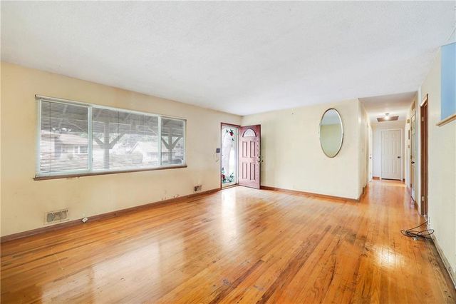 12805 E 40th Terrace S, Independence, MO 64055