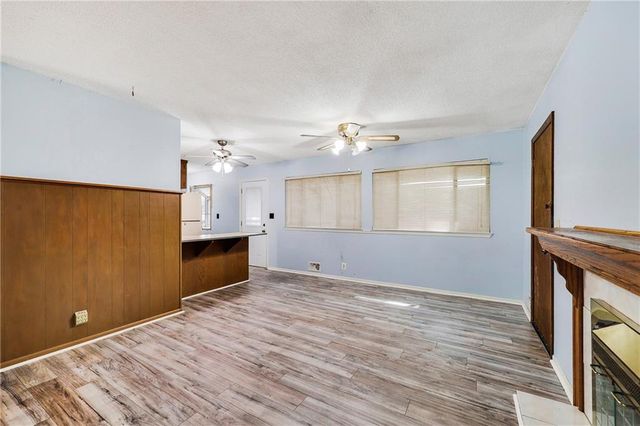 12805 E 40th Terrace S, Independence, MO 64055